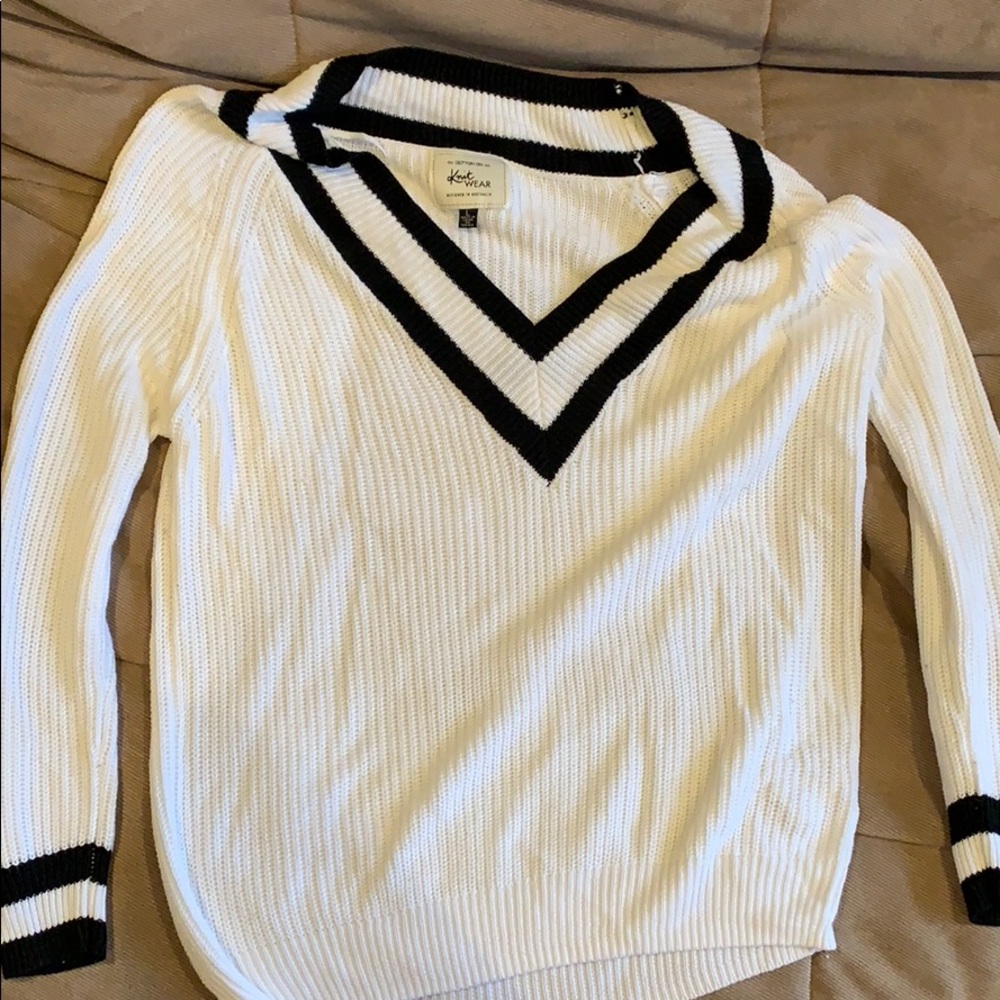 Long sleeve with beautiful v cut